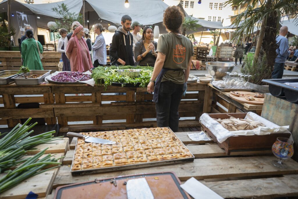 Centrale Markthal houdt Open Huis met nieuwe audiotour en marktkramen